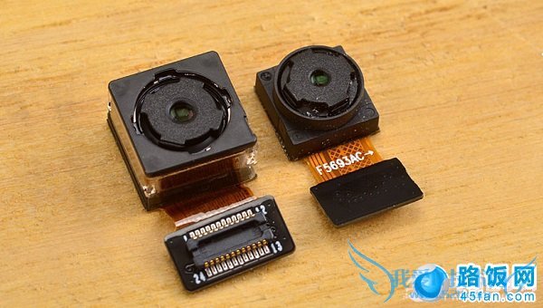 图为拆解下来的酷派大神前后置摄像头
