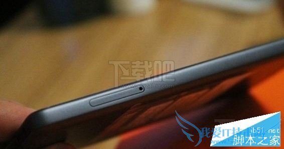 如何给小米4c插卡?