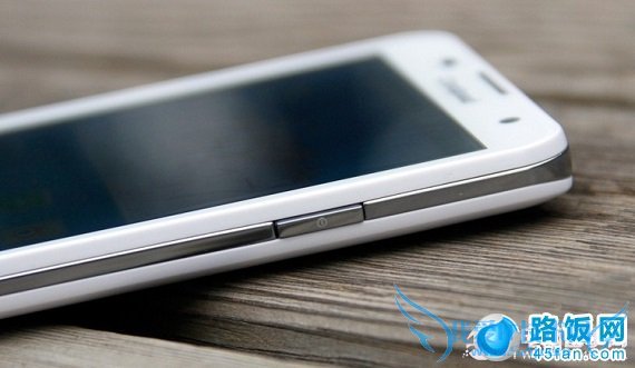 酷派5891前后置入门级摄像头