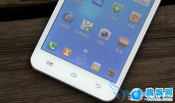 酷派5891三枚虚拟按键特写