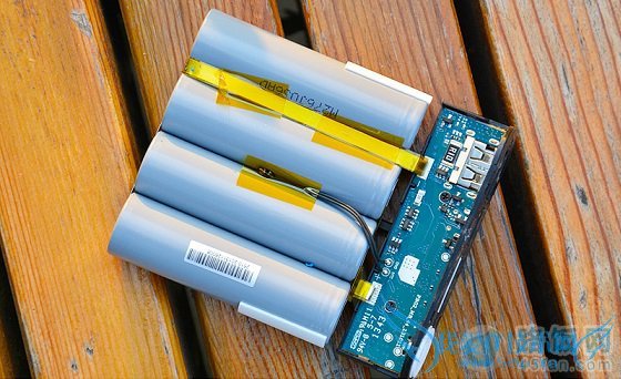 小米移动电源内部一览