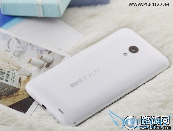 魅族MX3魅白背面外观图