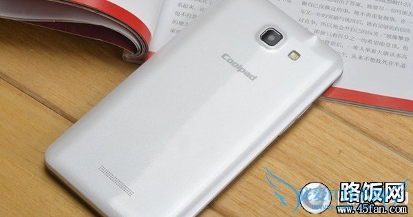 酷派7296机身背面外观