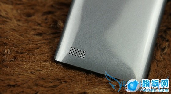 荣耀3C背面底部外观细节