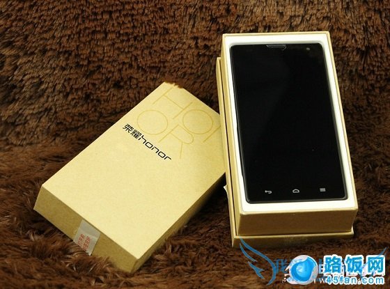 荣耀3C开箱正面图赏