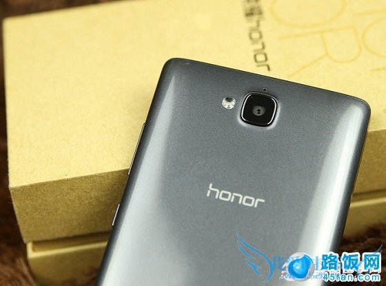 荣耀3C背面顶部后置800万像素摄像头
