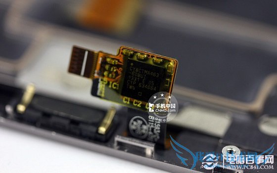 努比亚Z5S的屏幕触摸控制芯片特写