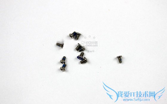 努比亚Z5S拆机拆解下拉的所有螺丝特写