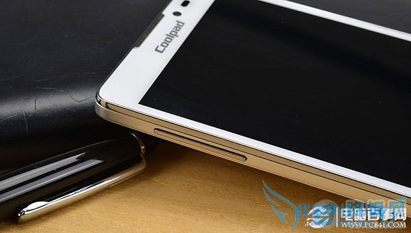 酷派5951机身左侧面图片