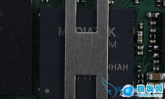 图为联发科MT6592真八核处理器芯片