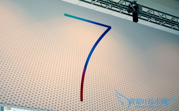 wwdc2013_ios_7_banner