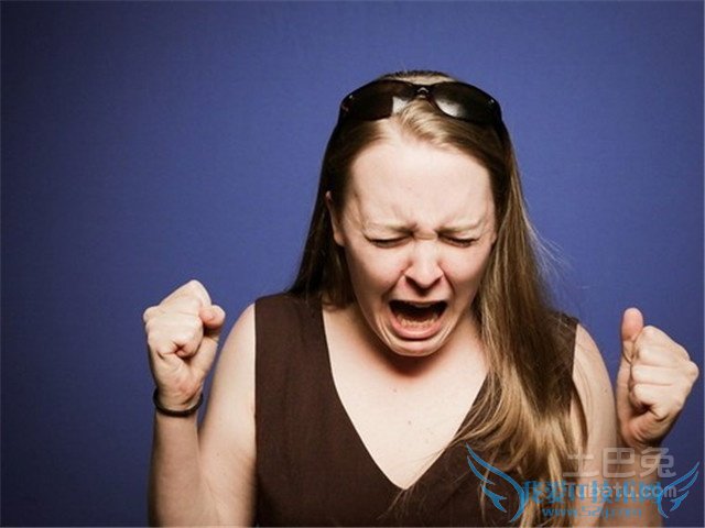 电脑机箱嗡嗡响