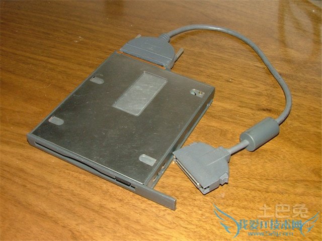 软盘驱动器在哪 软盘驱动器在哪