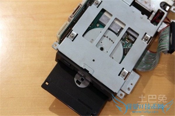 软盘驱动器怎么安装 软盘驱动器怎么安装
