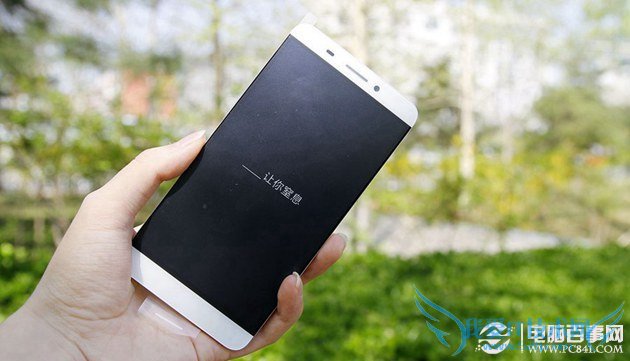 乐视超级手机1极窄边框设计