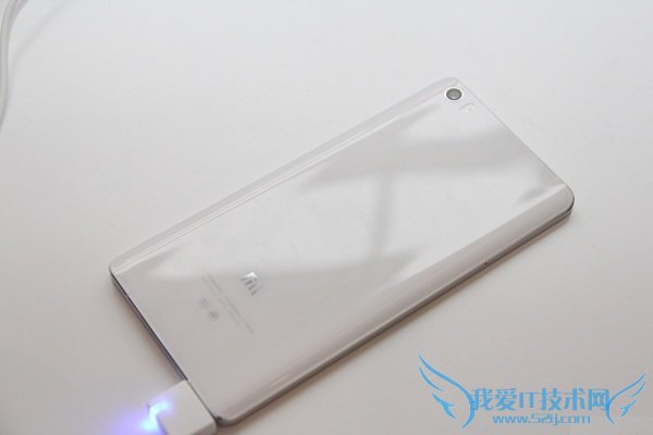 小米Note白色背面图片