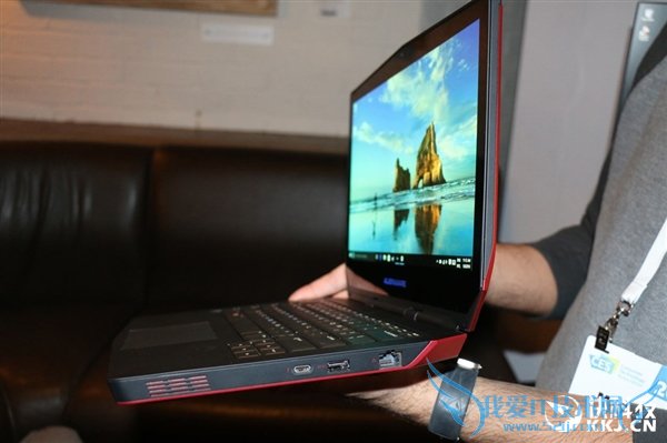 Alienware 13OLEDĻ