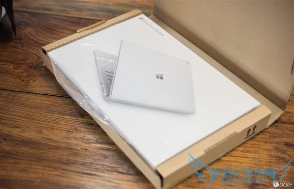 ռʼǱSurface Bookͼ