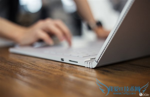 ռʼǱSurface Bookͼ