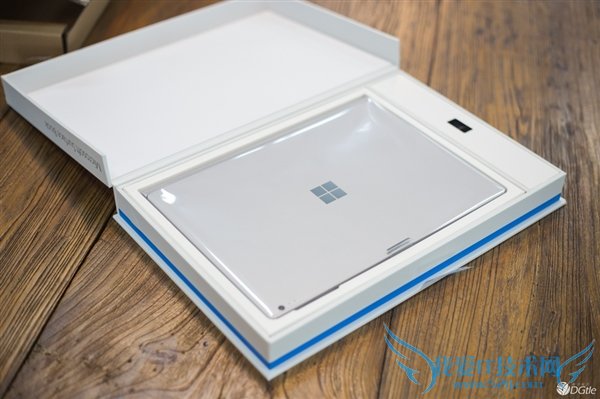 ռʼǱSurface Bookͼ