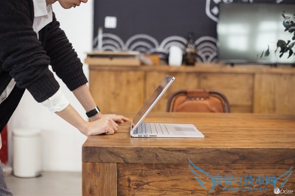 ռʼǱSurface Bookͼ