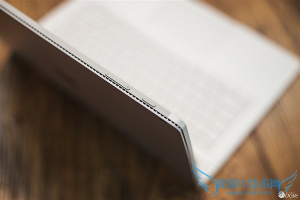 ռʼǱSurface Bookͼ