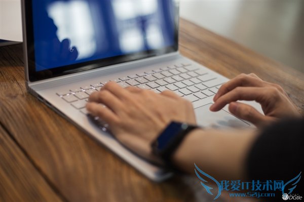 ռʼǱSurface Bookͼ