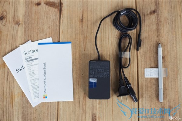 ռʼǱSurface Bookͼ