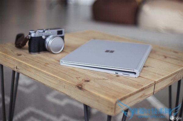 ռʼǱSurface Bookͼ