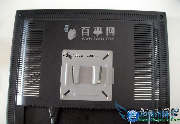 液晶显示器如何壁挂