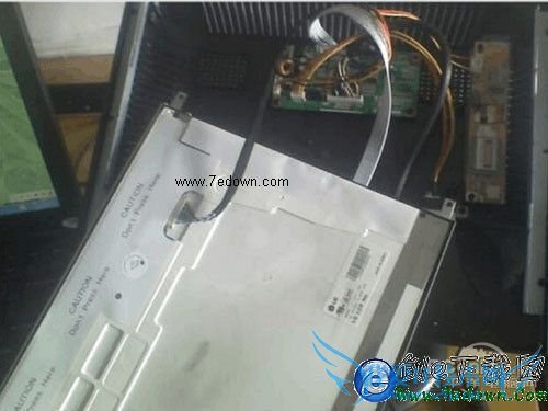 连线(连线之前切记切断供电)