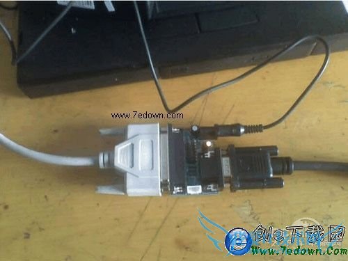 烧录器连接的近照 烧录器连接的近照