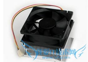 CPU散热器安装不当 三联