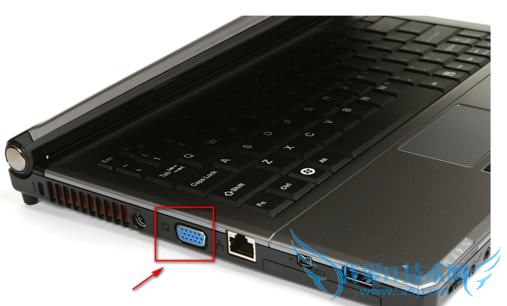 怎么让两台投影仪同时播放一个画面