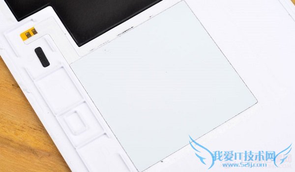 酷派大神后壳上的NFC天线图片