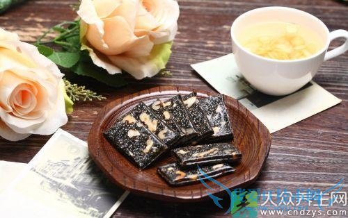 Ů��ʲô���ںȰ�����