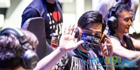 lol周杰伦玩游戏戴口罩有什么原因 每次玩都戴口罩吗