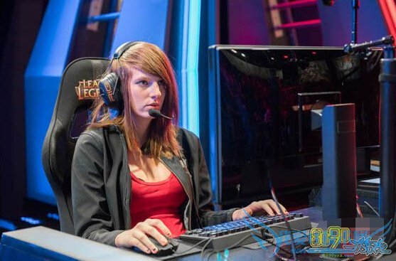 LOL第一个女职业选手