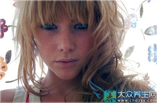 ȸ����ȥ���𣿻�ױƷֻ�ܸǰ��ѳ���  (4)