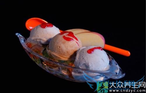 �����ܳ�ѩ����