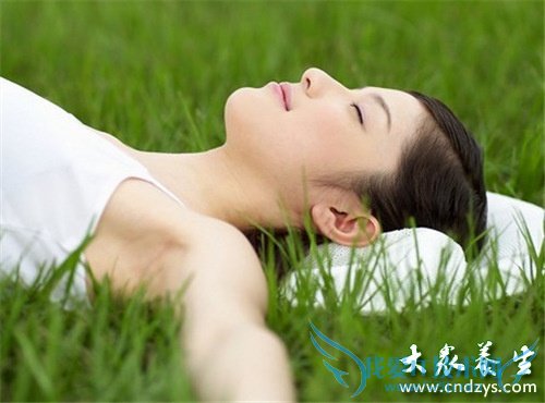 6��칫�Ҷ�ϰ��Ů�˶���(4)