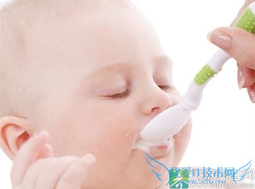 Ӥ�׶���ʳʳ��