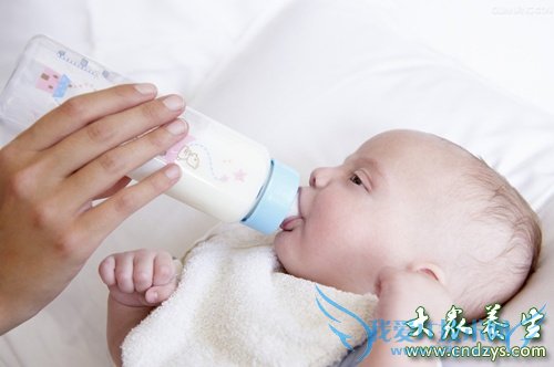 Ӥ����ʲô�̷ۺ�