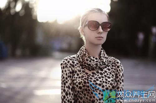 Ů�˰˸��ط����¶�(7)