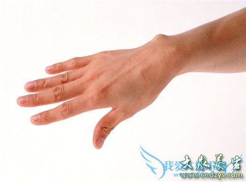 6ϸ�ڰ�ʾŮ�˸ò��ò���Ѫ(4)