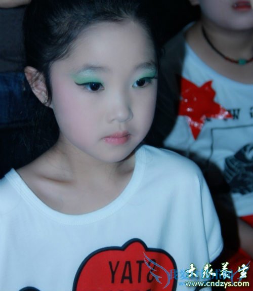 ��ͯ��ױ����