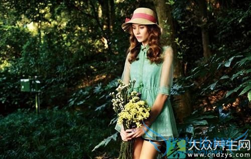       ������˫�ȵ�Ů�˱�¶������(1)