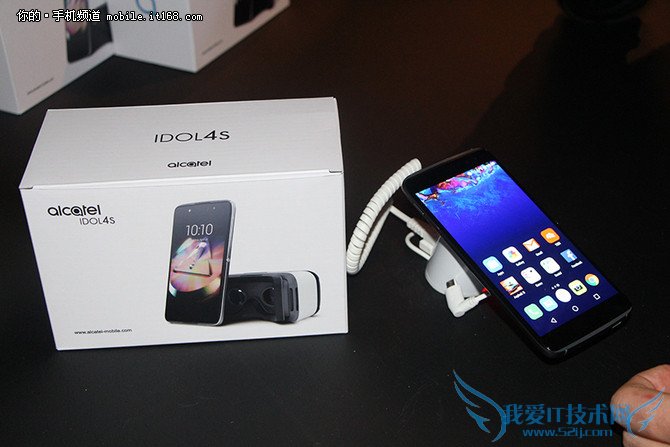 裸眼3D+VR虚拟现实TCL idol4系列发布