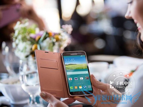 图为:星GALAXY S5 正面
