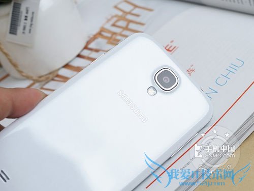 图为:三星I959 手机背面